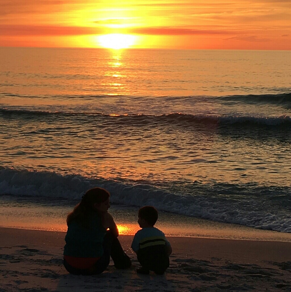 Hi! I'm your Posher, Katrina!❤ Come take a look...